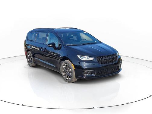 Diamond Black Crystal Pearlcoat 2026 Chrysler Pacifica L