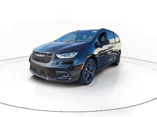 Diamond Black Crystal Pearlcoat 2026 Chrysler Pacifica L