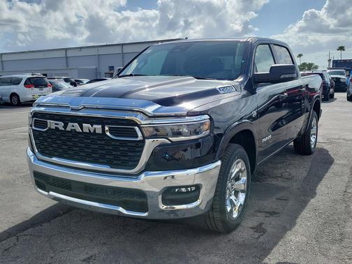 Diamond Black Crystal Pearlcoat 2026 RAM 1500 Big Horn/Lone Star