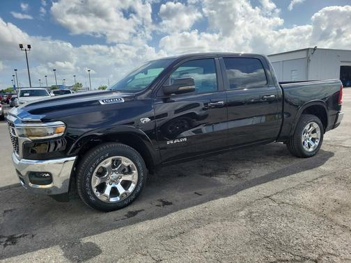 Diamond Black Crystal Pearlcoat 2026 RAM 1500 Big Horn/Lone Star