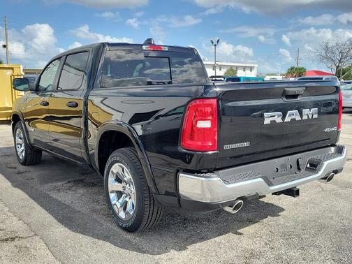 Diamond Black Crystal Pearlcoat 2026 RAM 1500 Big Horn/Lone Star