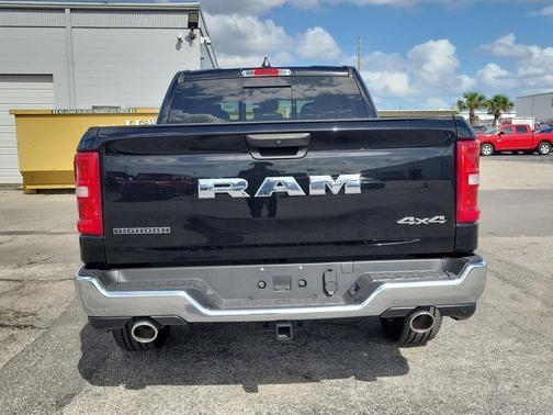 Diamond Black Crystal Pearlcoat 2026 RAM 1500 Big Horn/Lone Star