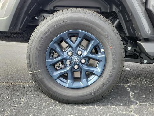 Granite Crystal Metallic Clearcoat 2026 Jeep Gladiator 85th Anniversary Edition 4x4