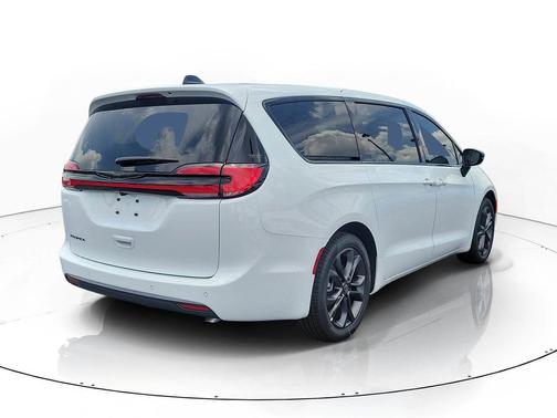 Bright White Clearcoat 2026 Chrysler Pacifica L