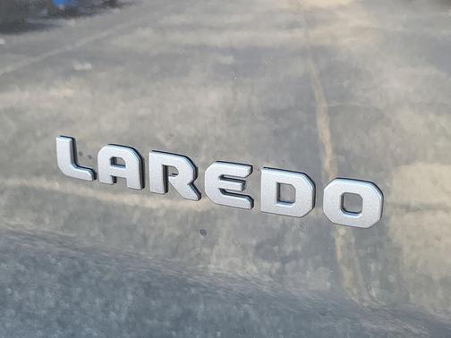 Diamond Black Crystal Pearlcoat 2026 Jeep Cherokee Laredo 4x4