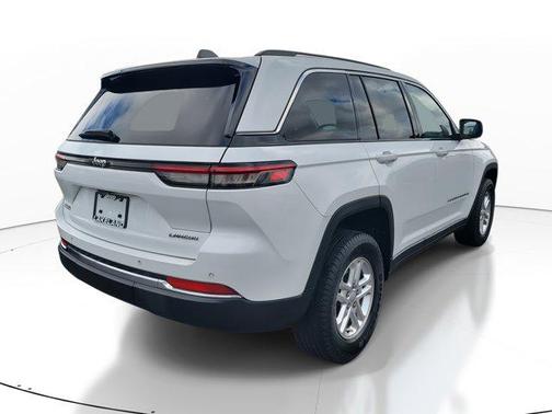 2022 Jeep Grand Cherokee Laredo