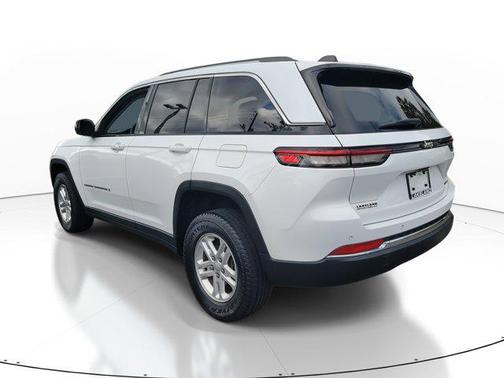 2022 Jeep Grand Cherokee Laredo