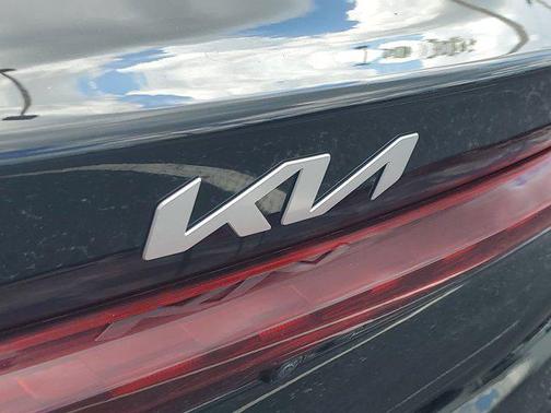 2022 Kia K5 EX
