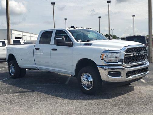 2024 RAM 3500 Tradesman Crew Cab 4x4 8' Box