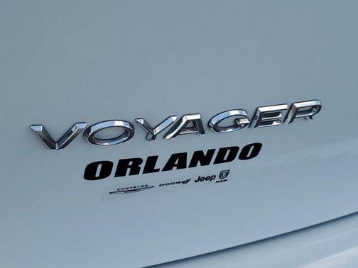 2022 Chrysler Voyager LX