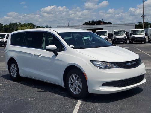 2022 Chrysler Voyager LX