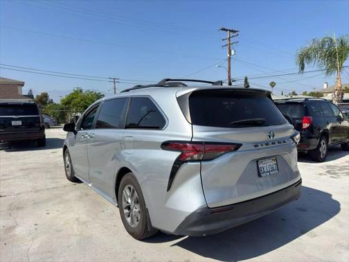 2021 Toyota Sienna XLE 7 Passenger