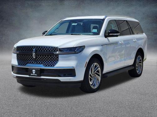Star White 2026 Lincoln Navigator Premiere