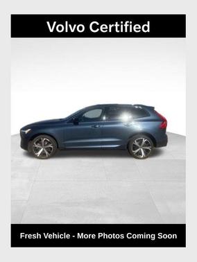 2023 Volvo XC60 B6 Ultimate Dark Theme