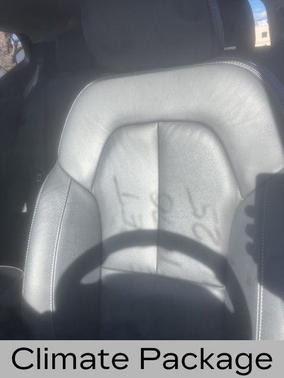 2023 Volvo XC40 B5 Ultimate Dark Theme