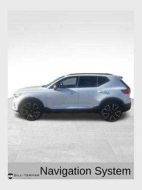 2023 Volvo XC40 B5 Ultimate Dark Theme
