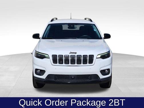 Bright White Clearcoat 2023 Jeep Cherokee Altitude Lux