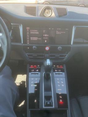 2023 Porsche Macan Base