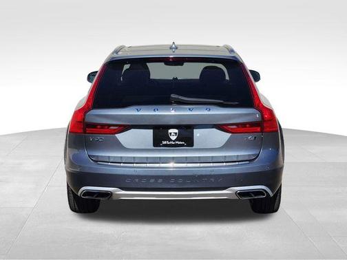 2017 Volvo V90 Cross Country T6