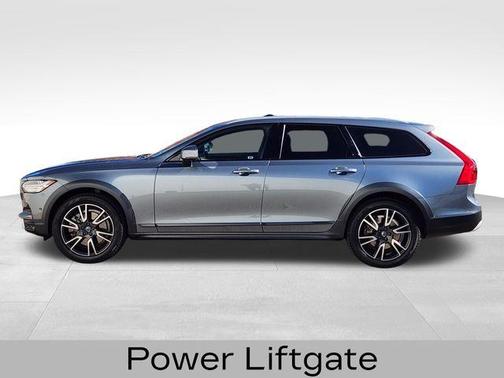 2017 Volvo V90 Cross Country T6