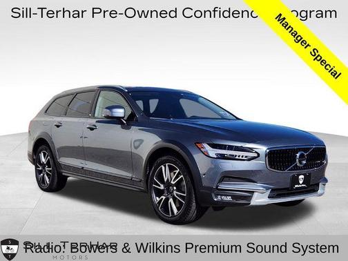 2017 Volvo V90 Cross Country T6