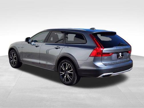 2017 Volvo V90 Cross Country T6