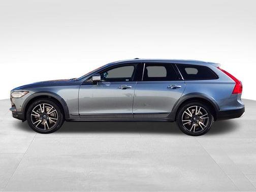 2017 Volvo V90 Cross Country T6