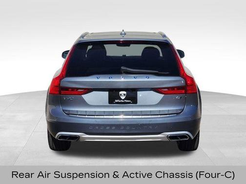 2017 Volvo V90 Cross Country T6