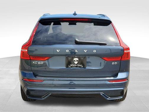 2025 Volvo XC60 B5 Core