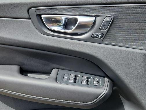 2025 Volvo XC60 B5 Core