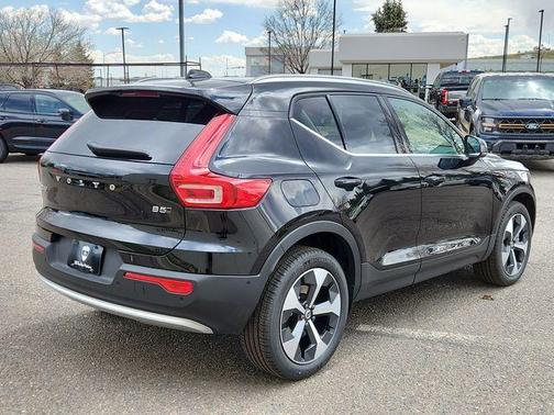 2025 Volvo XC40 B5 Plus Bright Theme