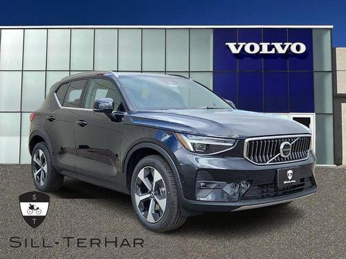 2025 Volvo XC40 B5 Plus Bright Theme