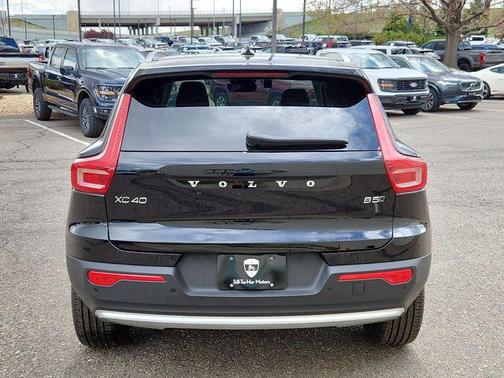 2025 Volvo XC40 B5 Plus Bright Theme