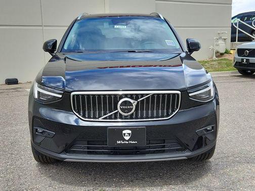 2025 Volvo XC40 B5 Plus Bright Theme