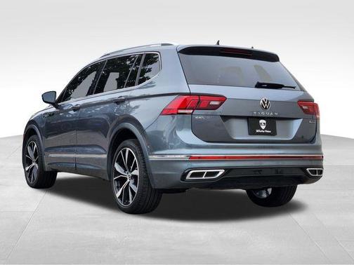 Platinum Gray Metallic 2022 Volkswagen Tiguan 2.0T SEL R-Line