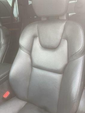 2021 Volvo XC90 T5 Momentum 7 Passenger