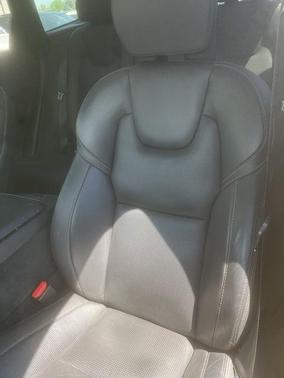2023 Volvo XC60 Recharge Plug-In Hybrid T8 Ultimate Bright Theme