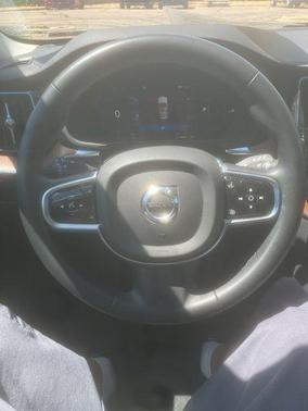 2023 Volvo XC60 Recharge Plug-In Hybrid T8 Ultimate Bright Theme