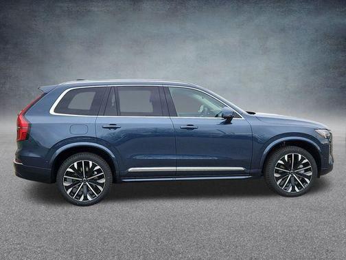 2025 Volvo XC90 B5 Plus 7-Seater