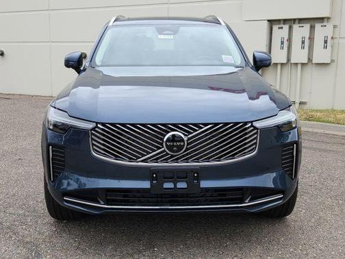 2025 Volvo XC90 B5 Plus 7-Seater