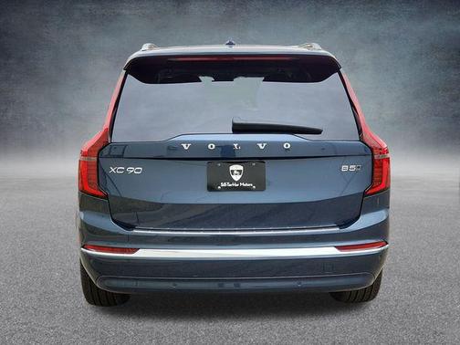 2025 Volvo XC90 B5 Plus 7-Seater