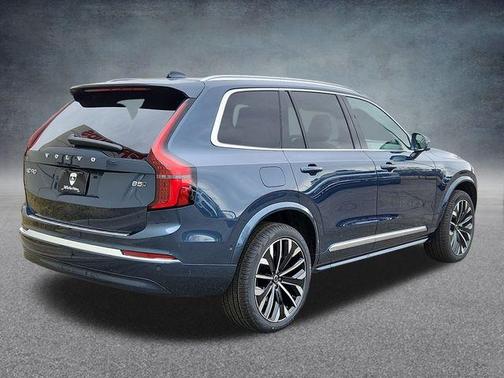 2025 Volvo XC90 B5 Plus 7-Seater