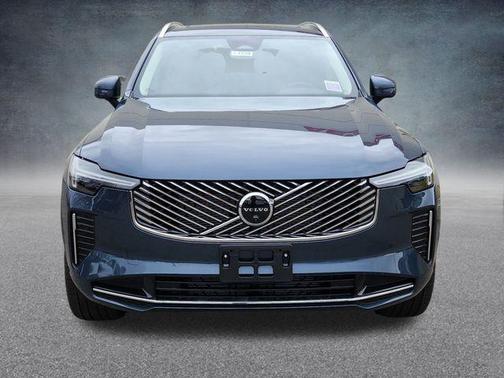 2025 Volvo XC90 B5 Plus 7-Seater