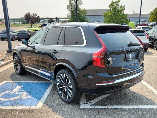2025 Volvo XC90 B5 Plus 7-Seater