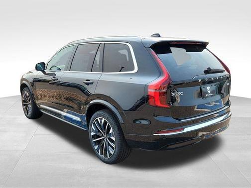 2025 Volvo XC90 B5 Plus
