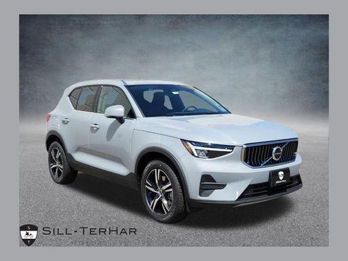 2025 Volvo XC40 B5 Core Bright Theme