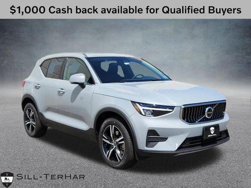2025 Volvo XC40 B5 Core Bright Theme