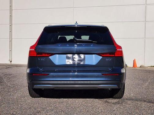 2024 Volvo V60 Cross Country B5 Plus
