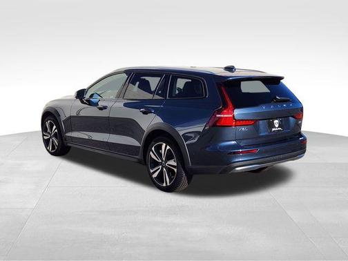 2024 Volvo V60 Cross Country B5 Plus