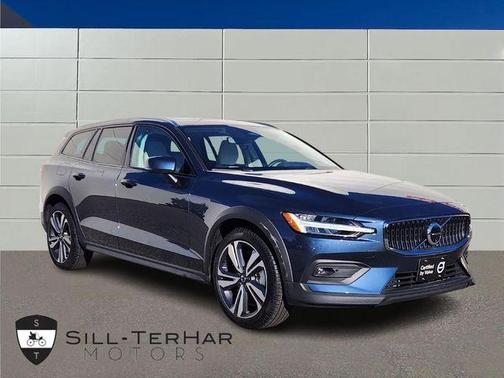2024 Volvo V60 Cross Country B5 Plus